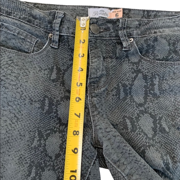 Royalty For Me Python Print Mid Rise Pants Size 6 - Picture 8 of 17